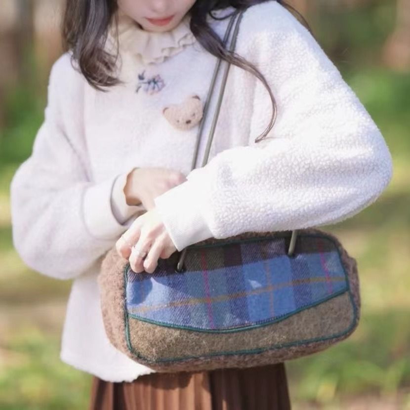 Original autumn and winter woolen retro plaid baguette plush niche single shoulder underarm bag for women
