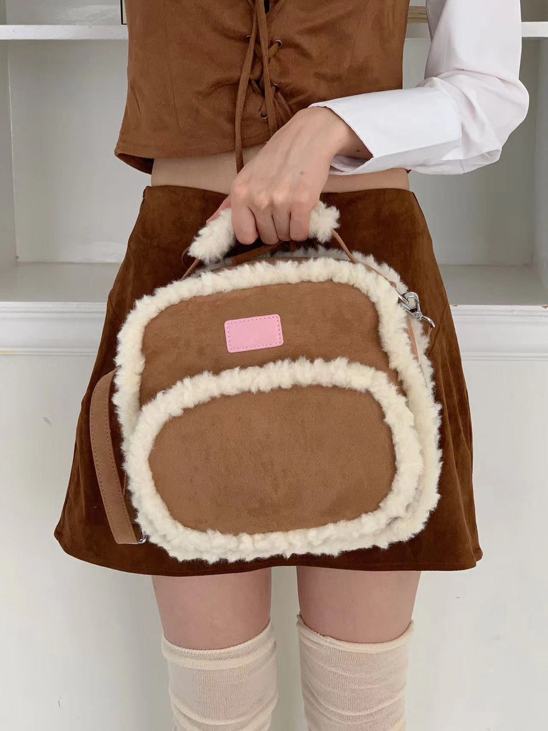 秋冬毛絨辣妹通勤雙肩包女2023新款學生可愛毛毛背包羊羔毛手提包