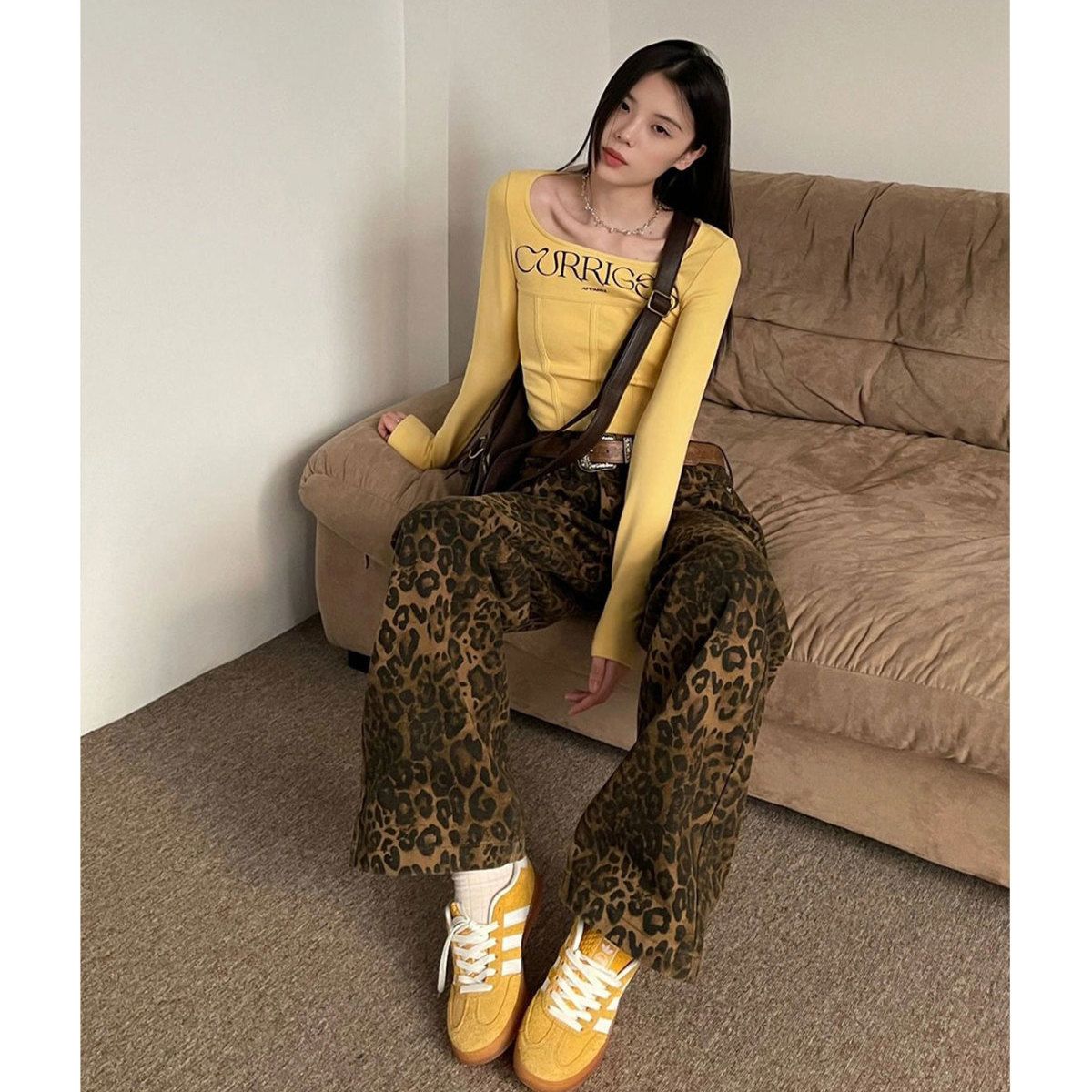 美式復古多巴胺黃色長袖t恤女2023秋季新款辣妹打底衫方領上衣ins