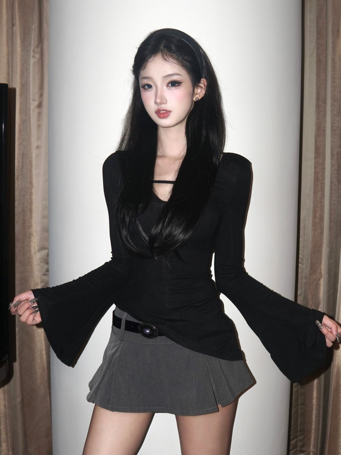 Carefully tuck in the waist to show off your figure, asymmetrical hem, versatile V-neck trendy elastic bottoming shirt for hot girls, thin top