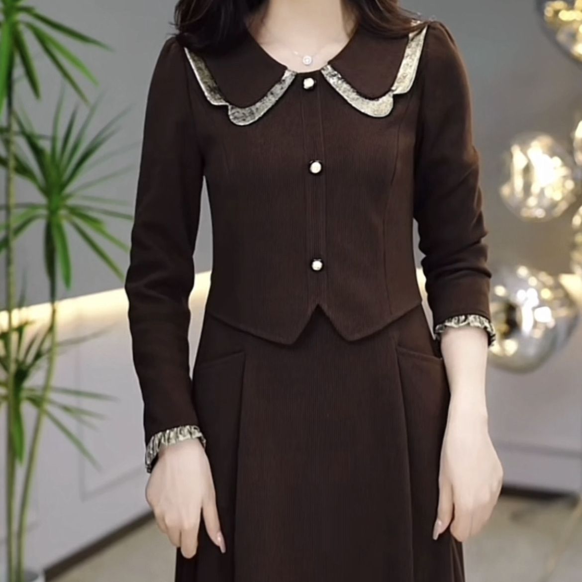 時尚高檔加厚雪尼爾絨連衣裙2023秋冬女裝氣質娃娃領顯瘦遮肉裙子