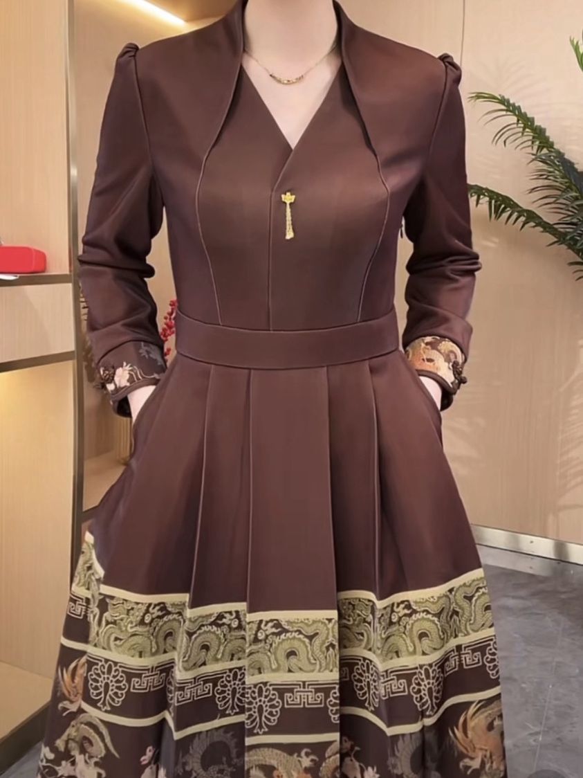 高檔琉璃精紡連衣裙2024新款春季女媽媽國風刺繡氣質顯瘦禮服裙子