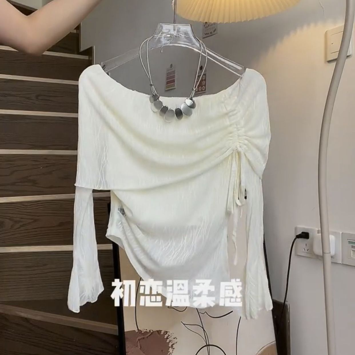 韓系小個子穿搭別致絕美漂亮高級感抽褶綁帶一字肩不規則長袖上衣