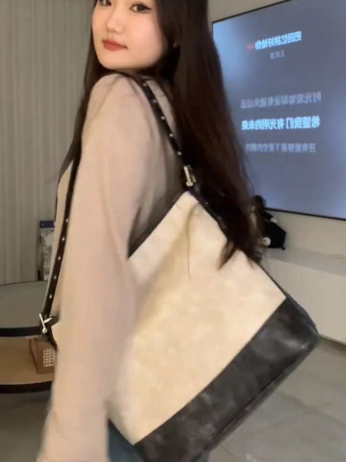 韓國小眾簡約撞色大容量水桶包女2023新款復古百搭ins斜挎腋下包
