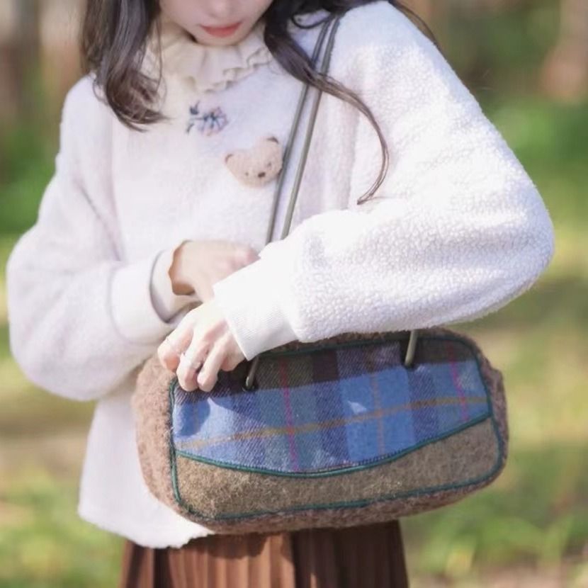Original autumn and winter woolen retro plaid baguette plush niche single shoulder underarm bag for women