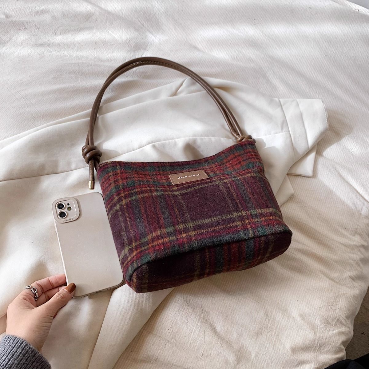 FOUR ONE Wollplaid für Damen, neues Nischendesign, handgefertigte Umhängetasche mit Frachtbrief, vielseitige Achseltasche_voghion.com