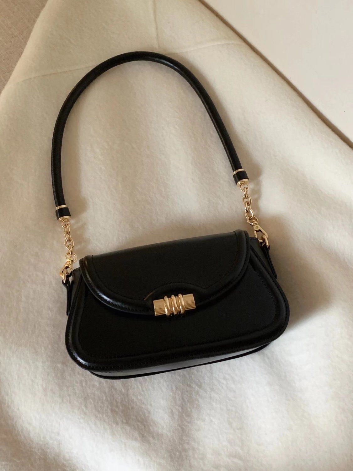 High-end fashion small square bag 2023 autumn and winter new armpit bag minimalist design flip shoulder crossbody bag