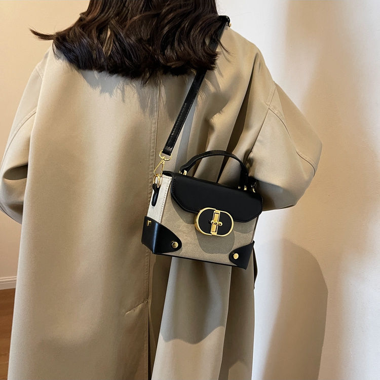 木口时尚设计感小众包包女年新款高级感撞色小方包手提斜挎包