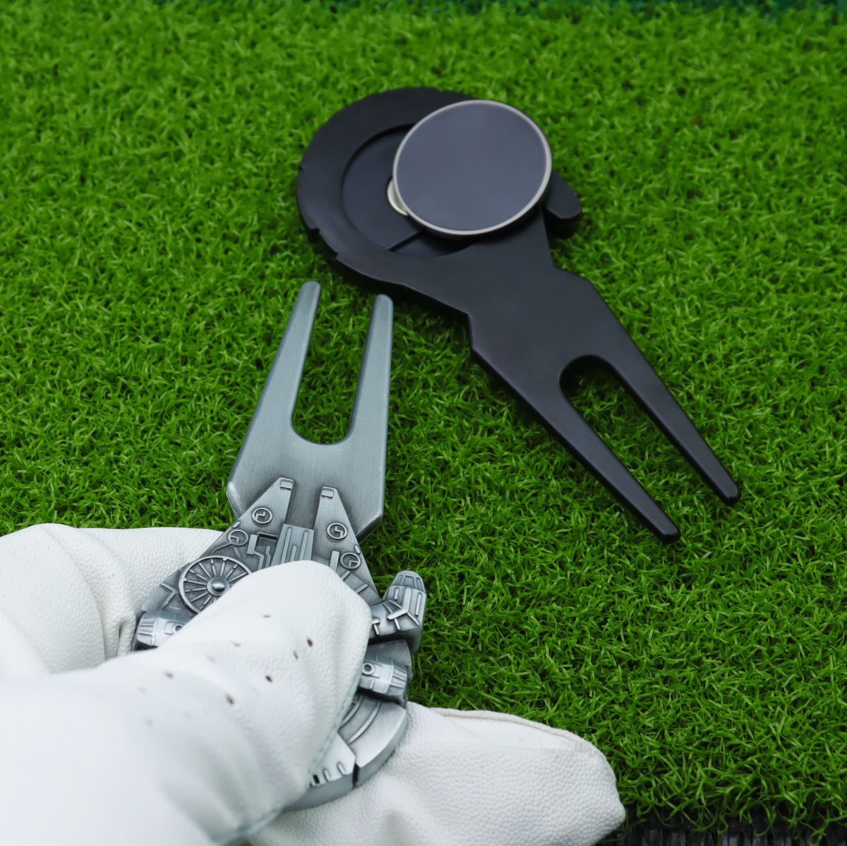 Forchetta in metallo/Attrezzo per la riparazione dell'erba Attrezzo per zolle da golf Forchetta da pesca a forma di astronave di Star Wars_voghion.com