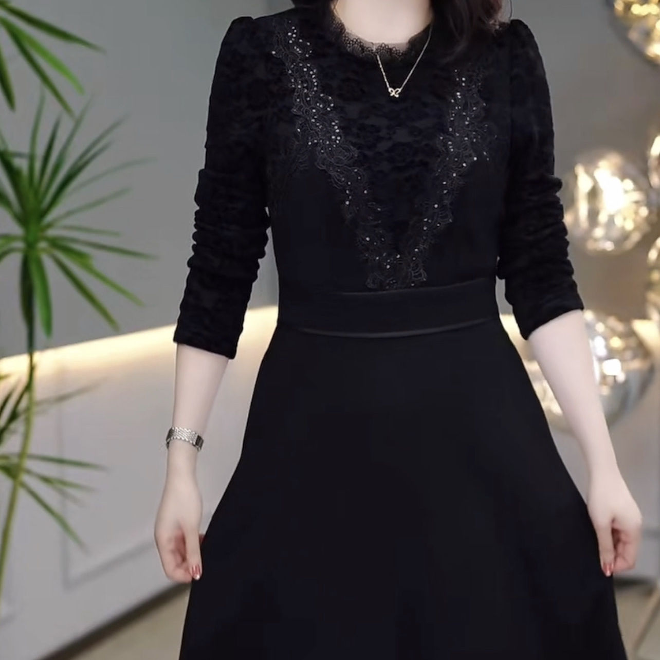 羅馬精紡刺繡連衣裙2023秋冬新款高腰遮肚顯瘦中長時尚打底小黑裙