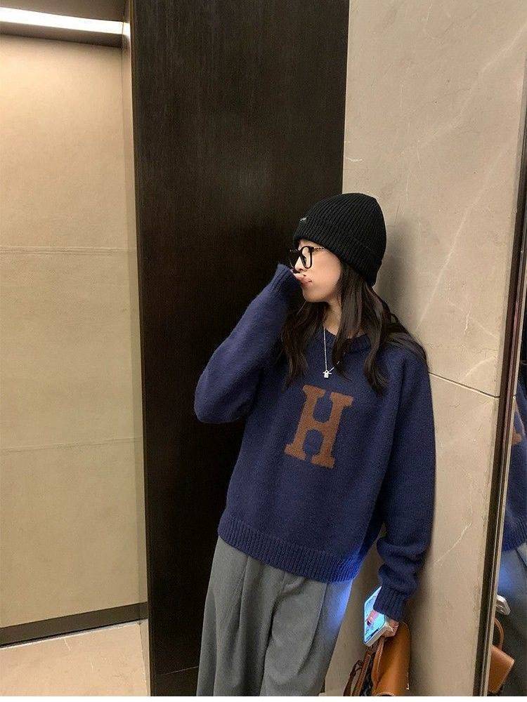 秋冬新款寬鬆顯瘦圓領套頭上衣簡約慵懶風韓版軟糯保暖學生毛衣女