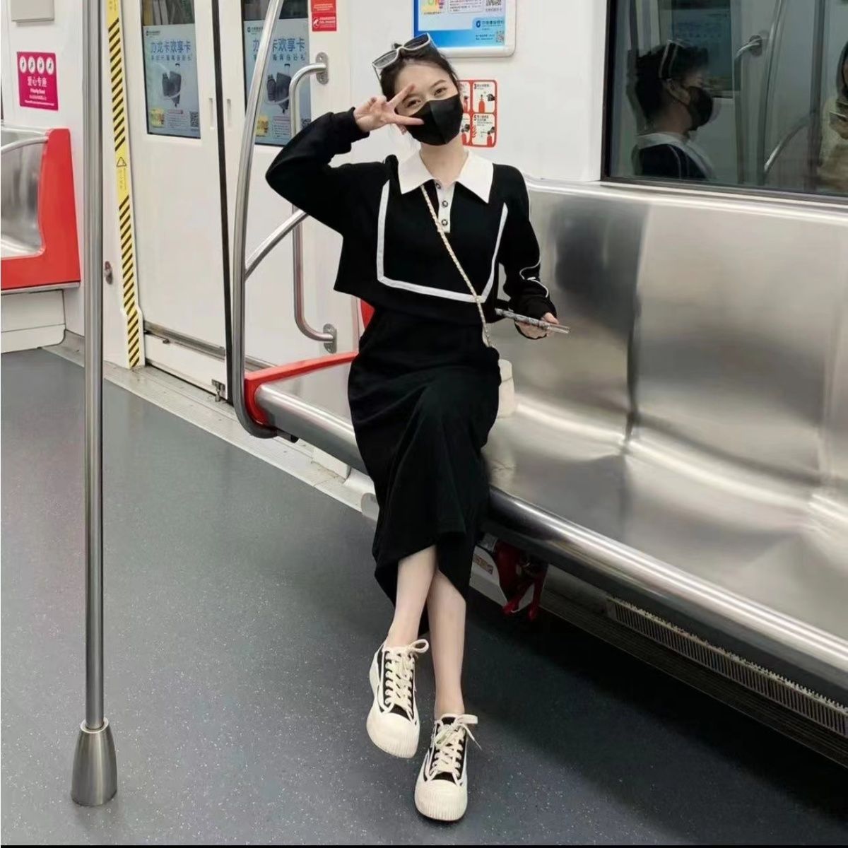 2023秋冬新款大碼女裝胖mm設計氣質時尚顯瘦假兩件黑色長袖連衣裙