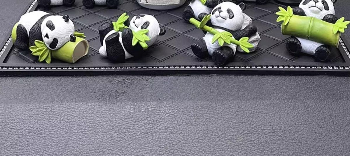 Jauka maza panda radoša interjera centrālās konsoles dekorācijas automašīnas multfilma_voghion.com