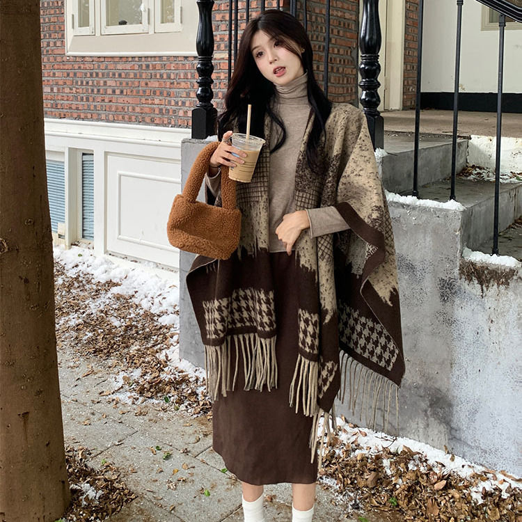 New Chinese style Maillard style autumn and winter warm shawl blanket with knitted cardigan cloak