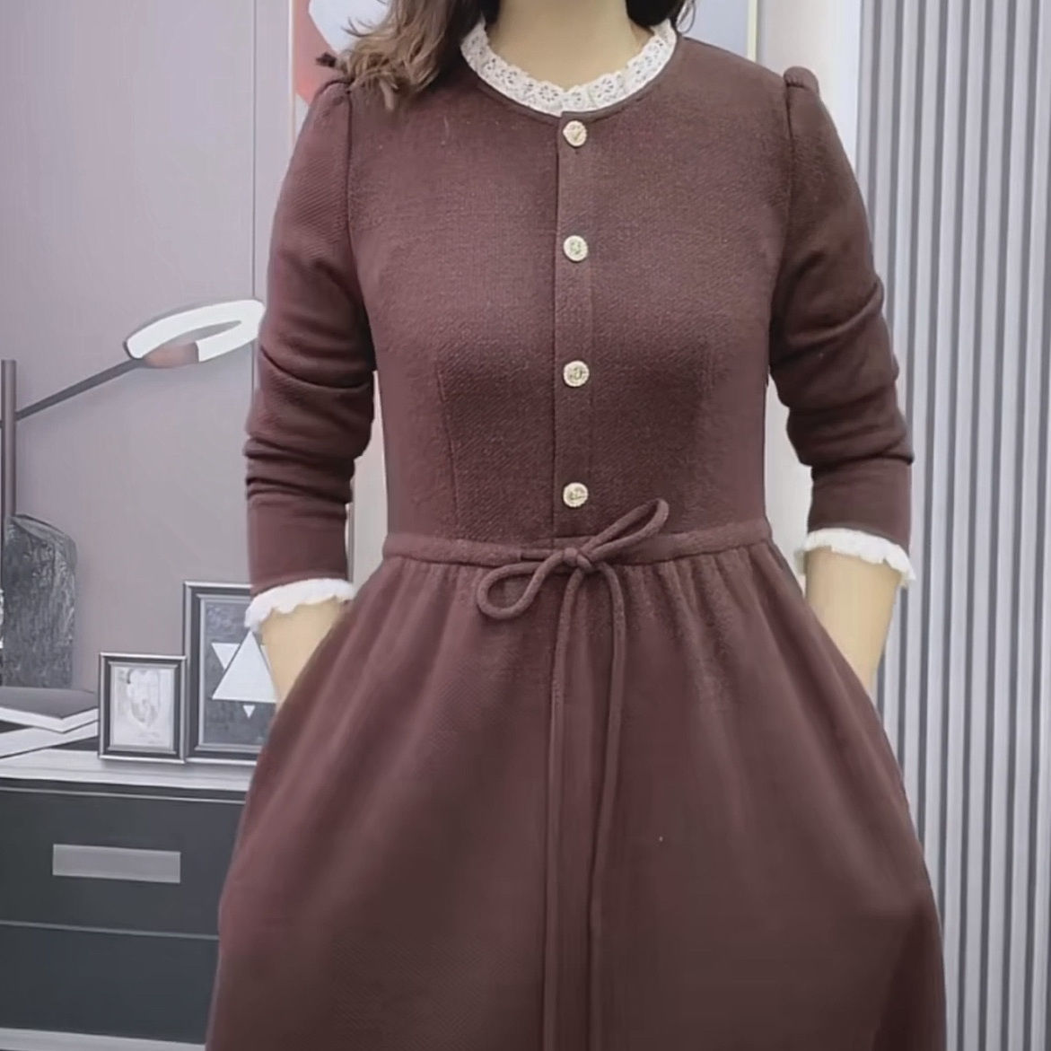 蜂巢織錦秋冬連衣裙2023新款女裝洋氣高檔時尚顯瘦木耳邊蕾絲裙子