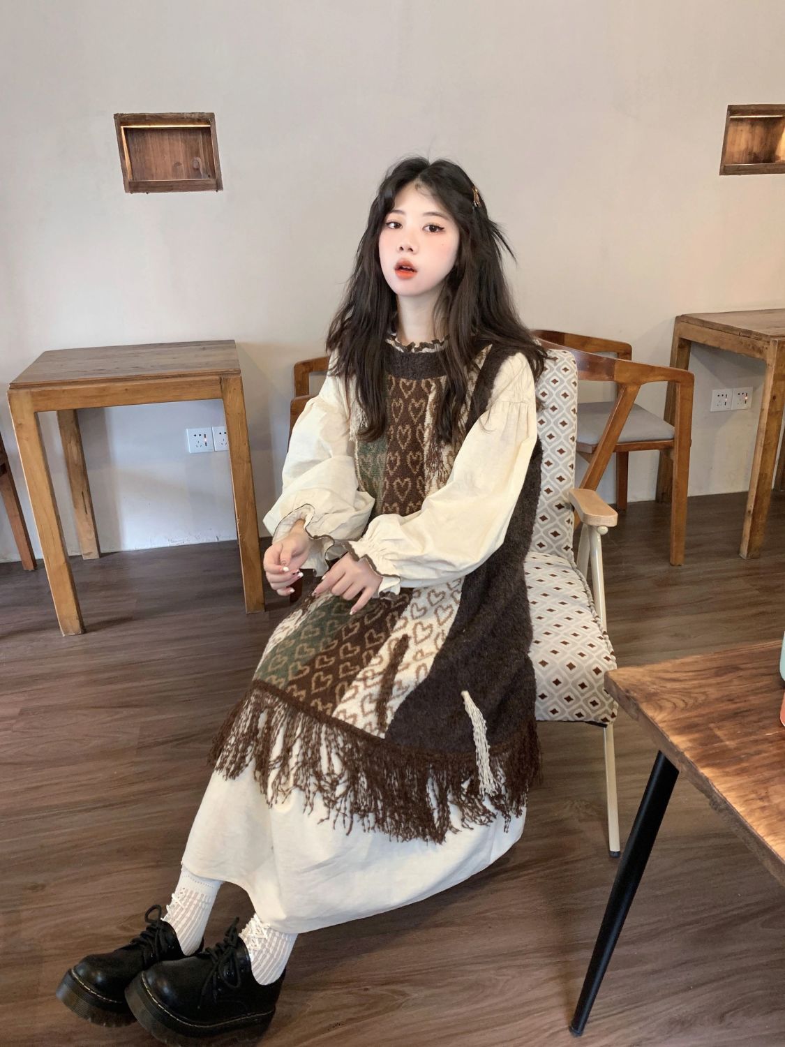 Spring and Autumn women's two-piece retro love embroidered knitted vest skirt tassel sweater long skirt layered long-sleeved shirt skirt