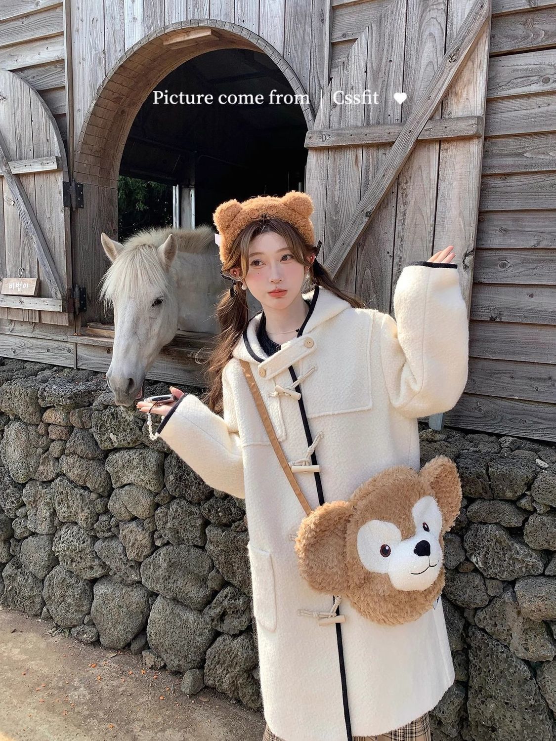 Woolen coat for women  autumn and winter new style white Qiao muffin white sheep wool contrast edge horn button hooded coat for women