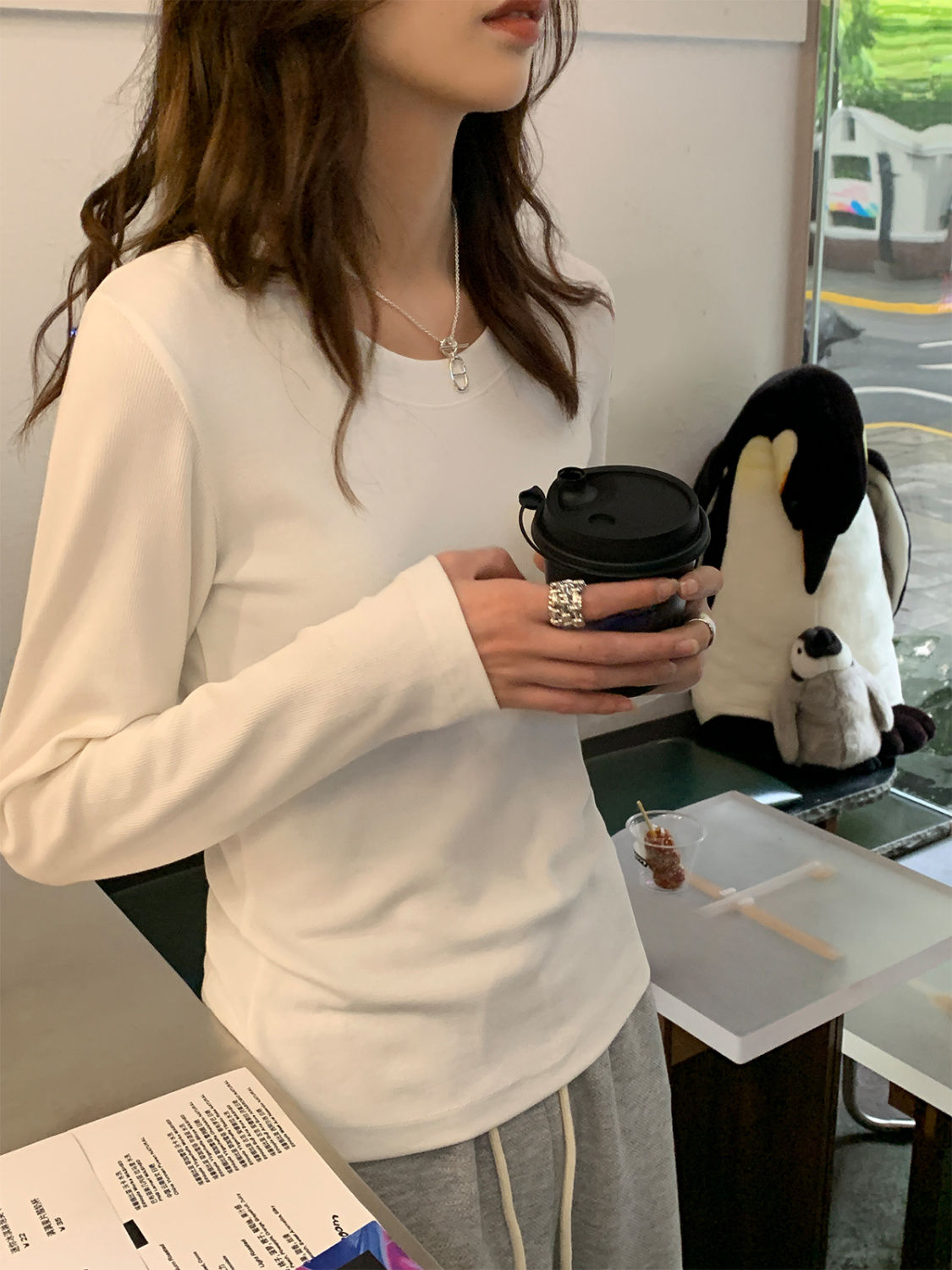白色磨毛圓領打底衫女秋冬2023新款內搭顯瘦加絨保暖長袖T恤上衣