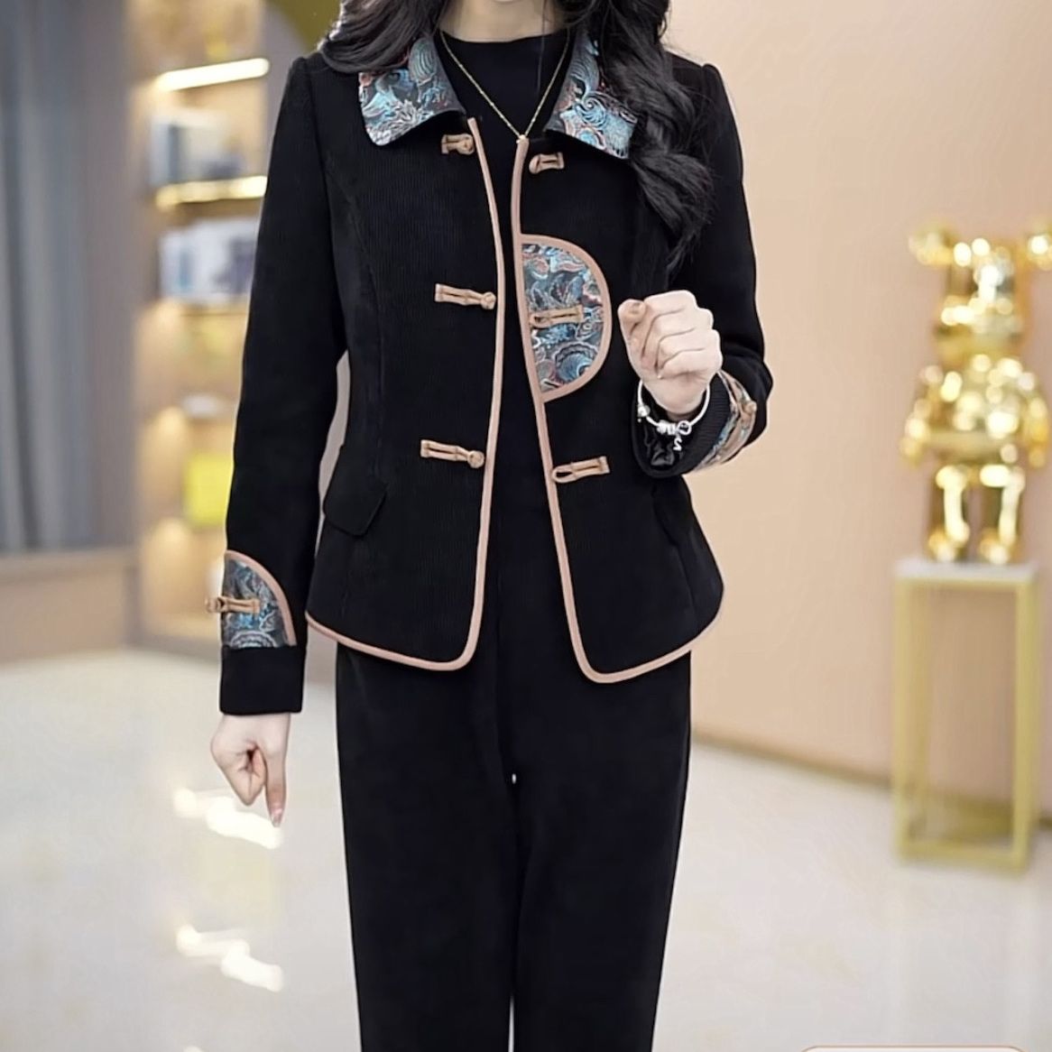 國風高檔刺繡燈芯精紡兩件套裝女2024新款春季夾棉加厚外套長褲子