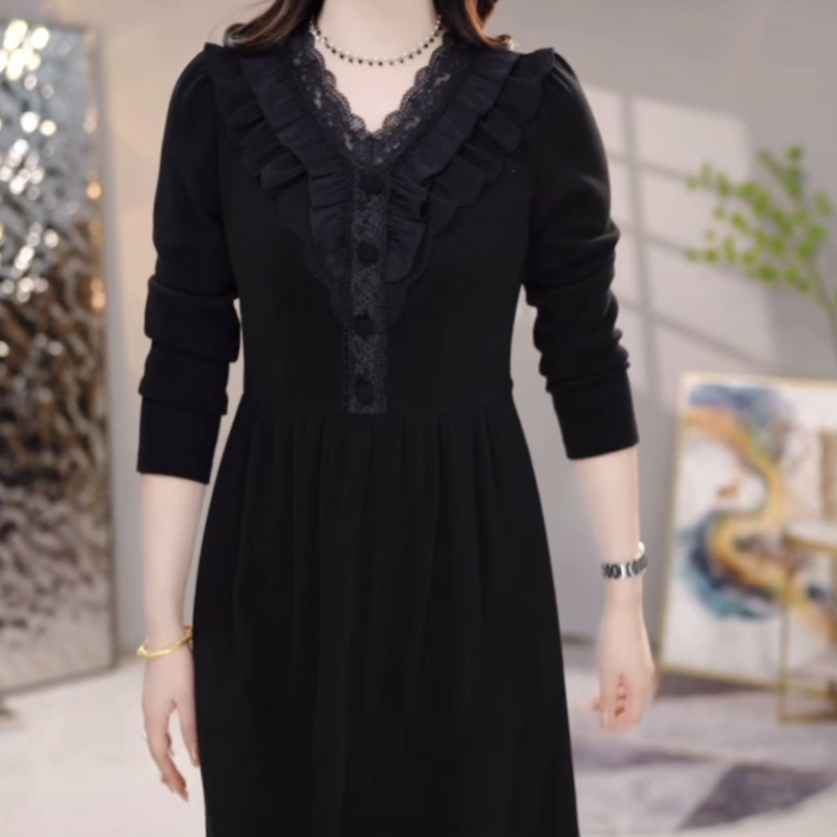 時尚雪尼爾絨連衣裙2023新款女裝秋冬高檔氣質赫本風顯瘦小黑裙子