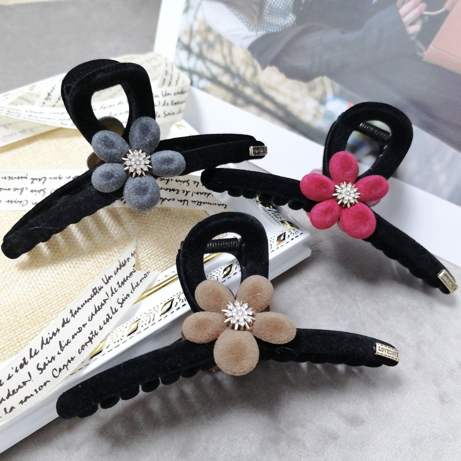 Beleza estilo chinês flor de ameixa garra feminina outono e inverno flores volta cérebro colher clipe tubarão alta qualidade_voghion.com