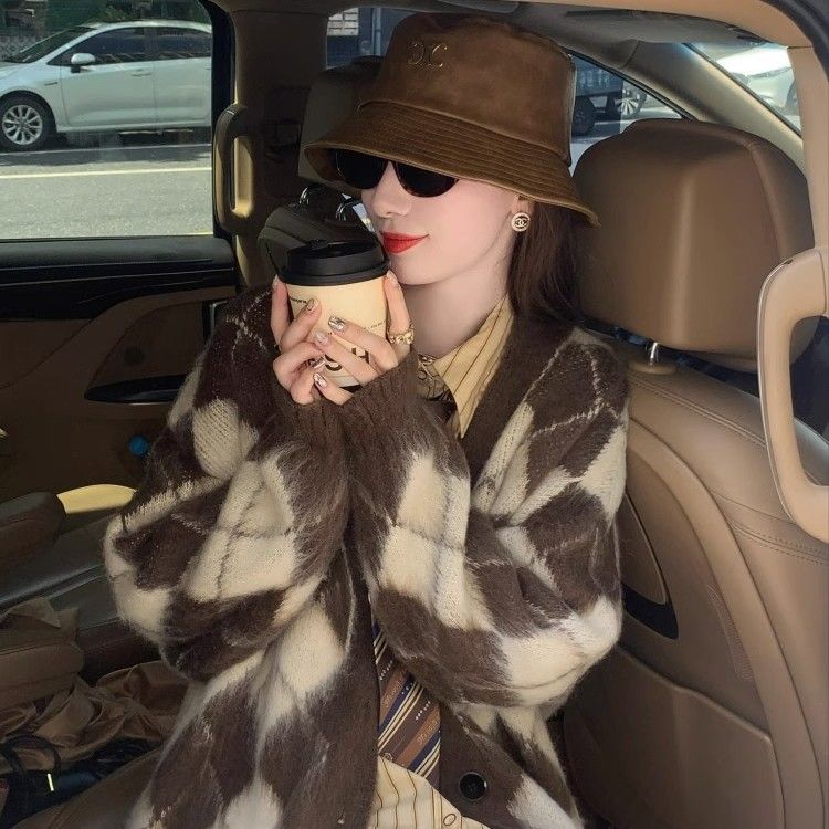 Plaid knitted cardigan sweater jacket for women 2023 autumn and winter new loose retro lazy style sweater top trendy
