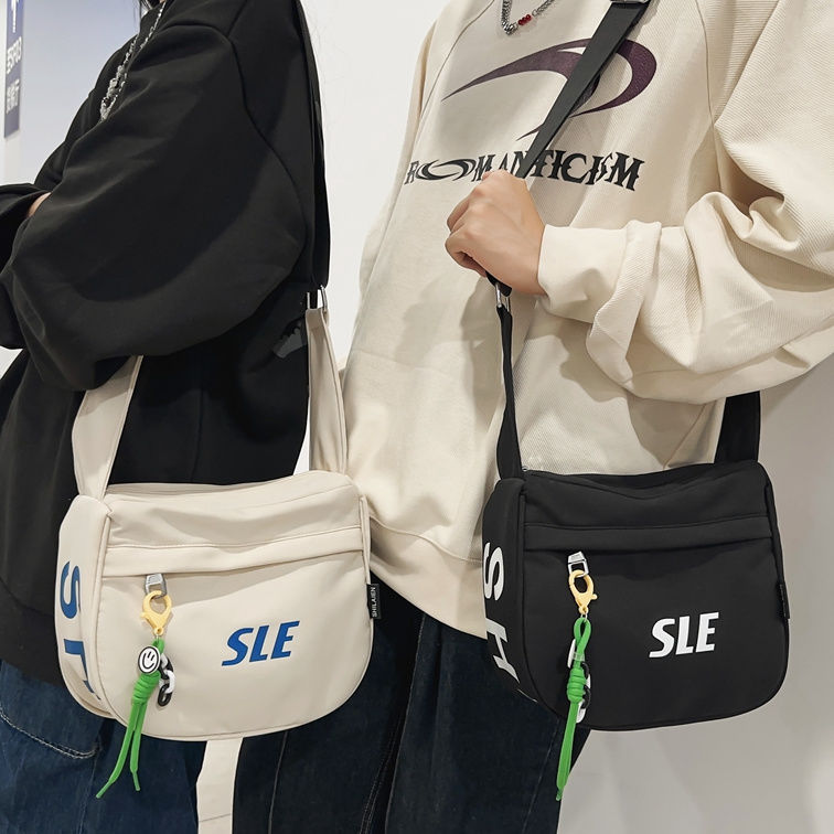 休閒牛津布斜挎包女2023新款寬肩帶帆布包小眾通勤百搭簡約單肩包