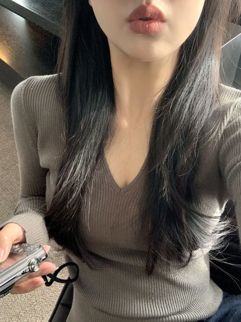 純色V領甜辣妹長袖套頭針織衫女裝冬季修身顯瘦打底衫內搭上衣ins