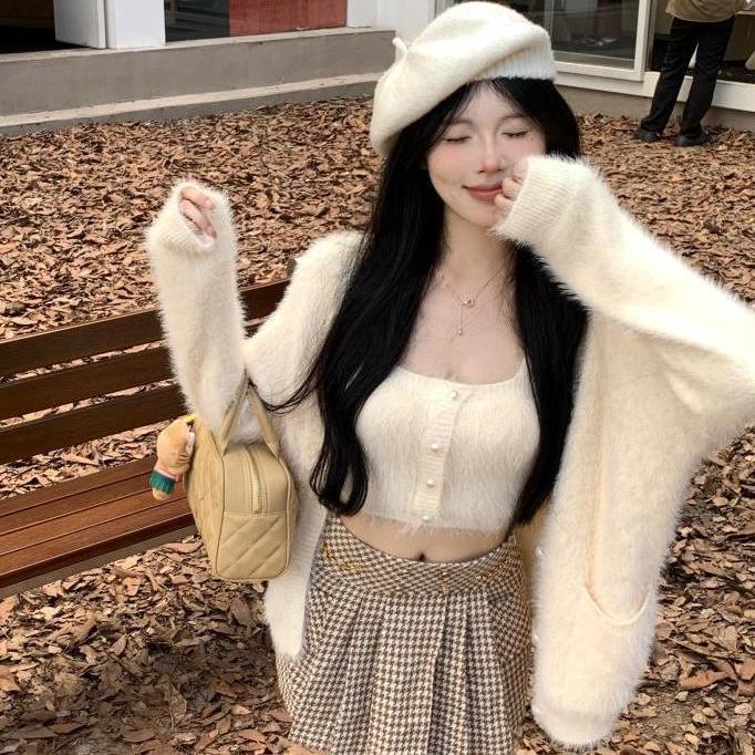 奶系穿搭套裝慵懶風軟糯毛絨絨毛衣外套女秋季吊帶背心上衣兩件套