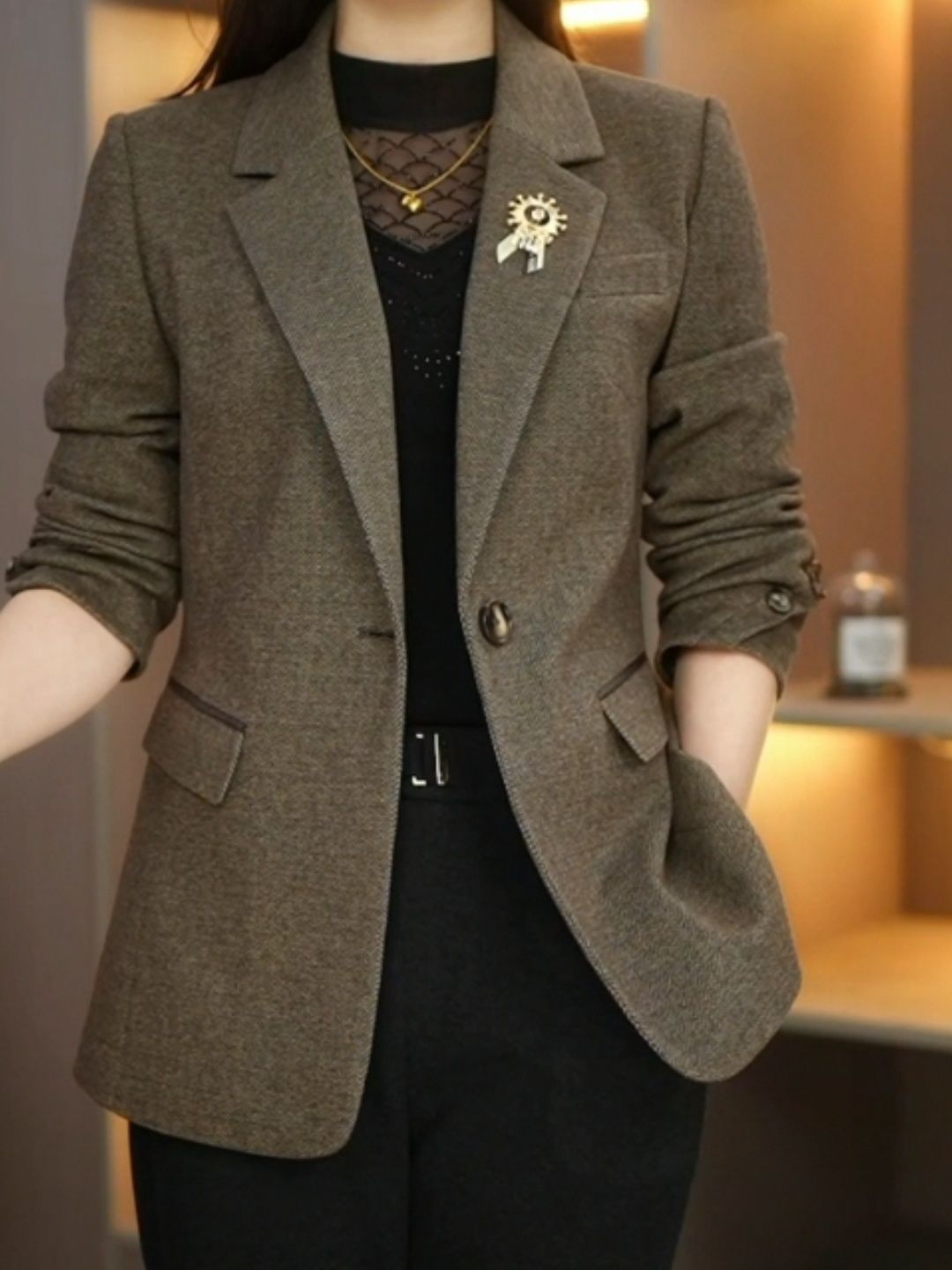 Light luxury TR small suit jacket 2023 autumn new fashion professional wear young slim simple thickened short coat for women
