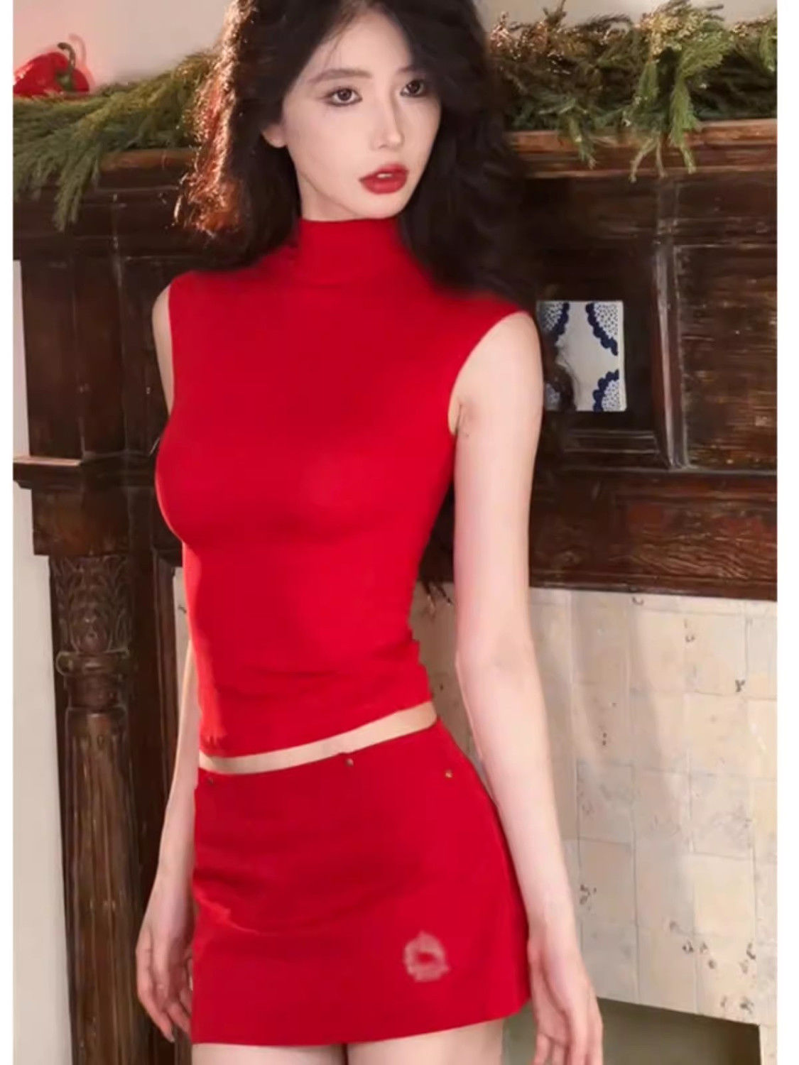 純欲辣妹紅色半高領無袖背心T恤女春夏新款修身收腰ins設計感上衣