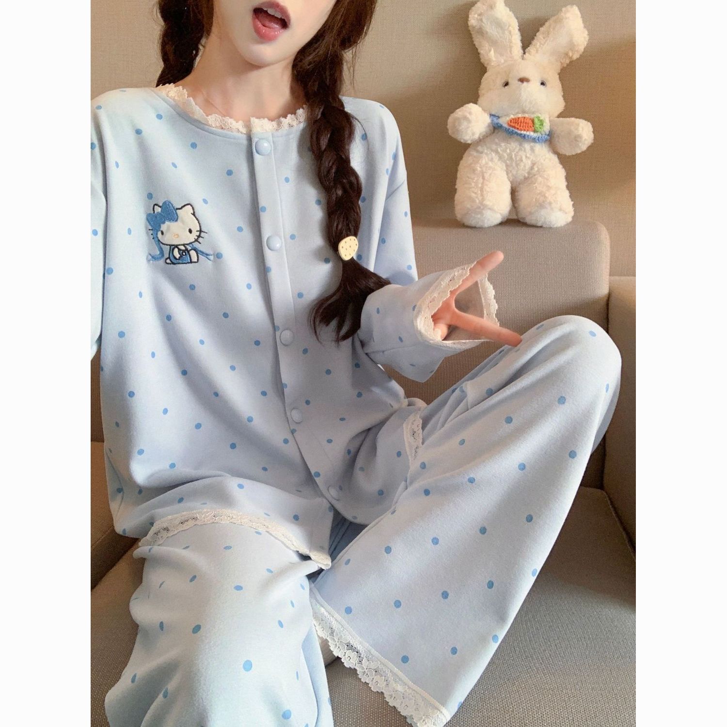 圆点KT猫睡衣女秋冬季新款海岛绒加厚保暖长袖长裤开衫家居服套装