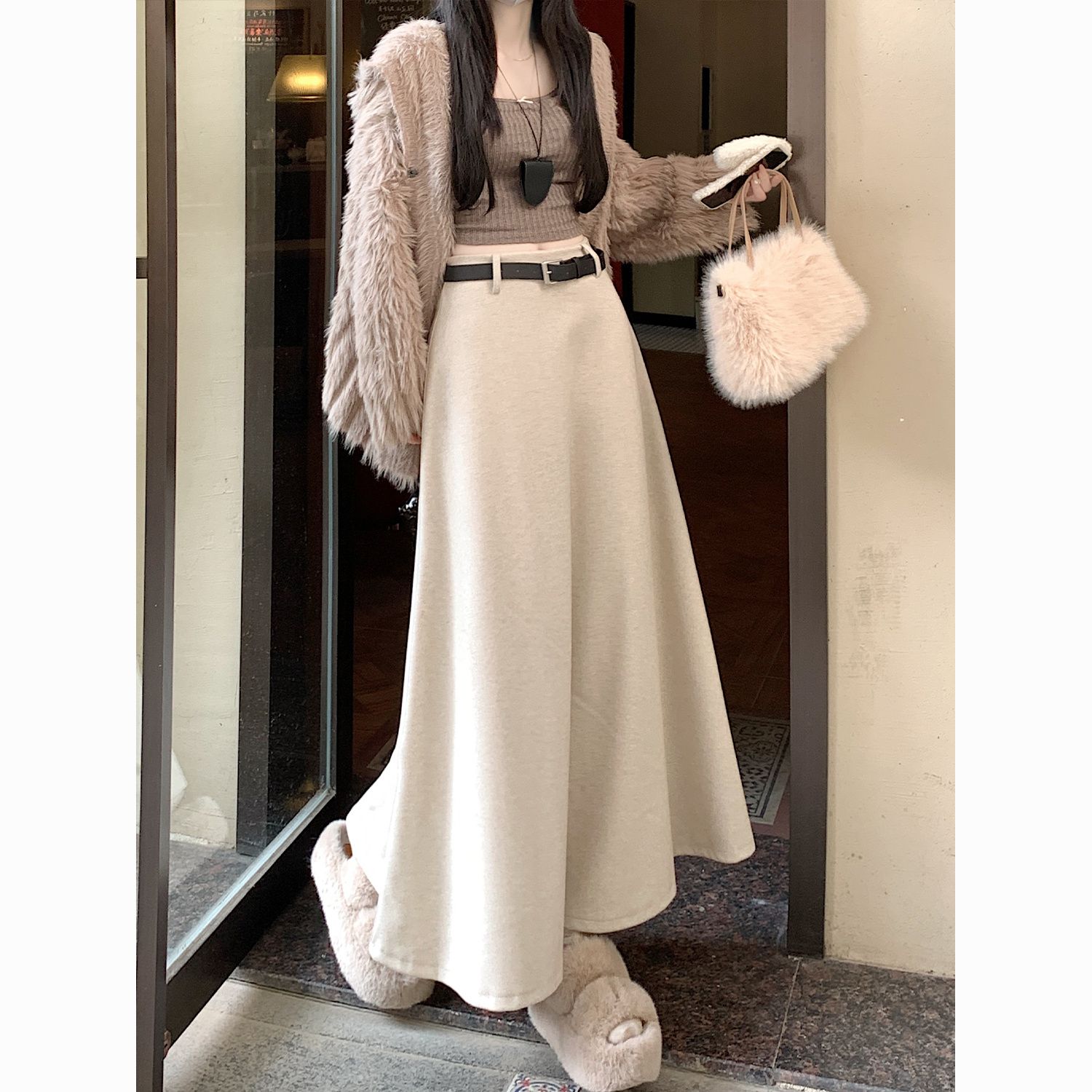 杏色毛呢半身裙女秋冬季2026新款高腰显瘦a字大摆长裙垂坠感伞裙