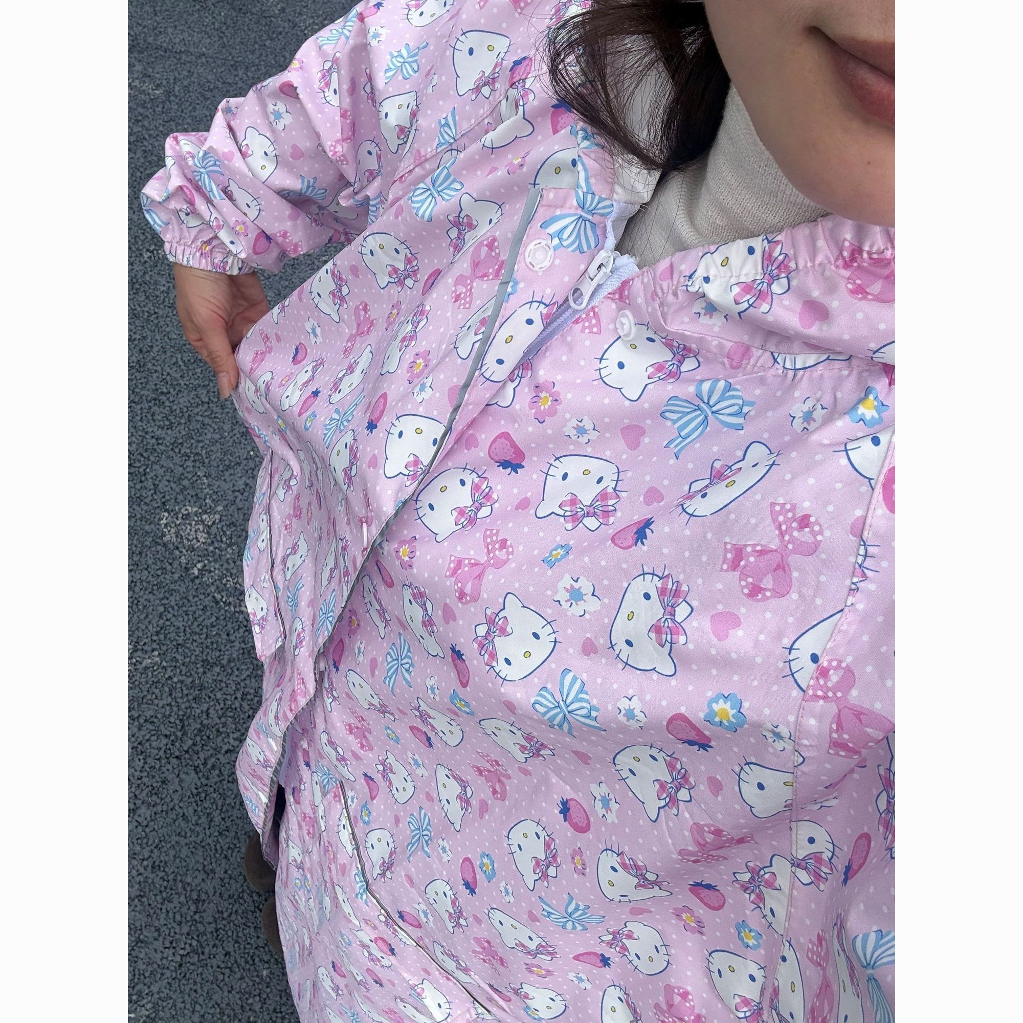2026新款卡通图案Hello Kitty中大童雨衣可爱防水耐用带书包位 图片 4