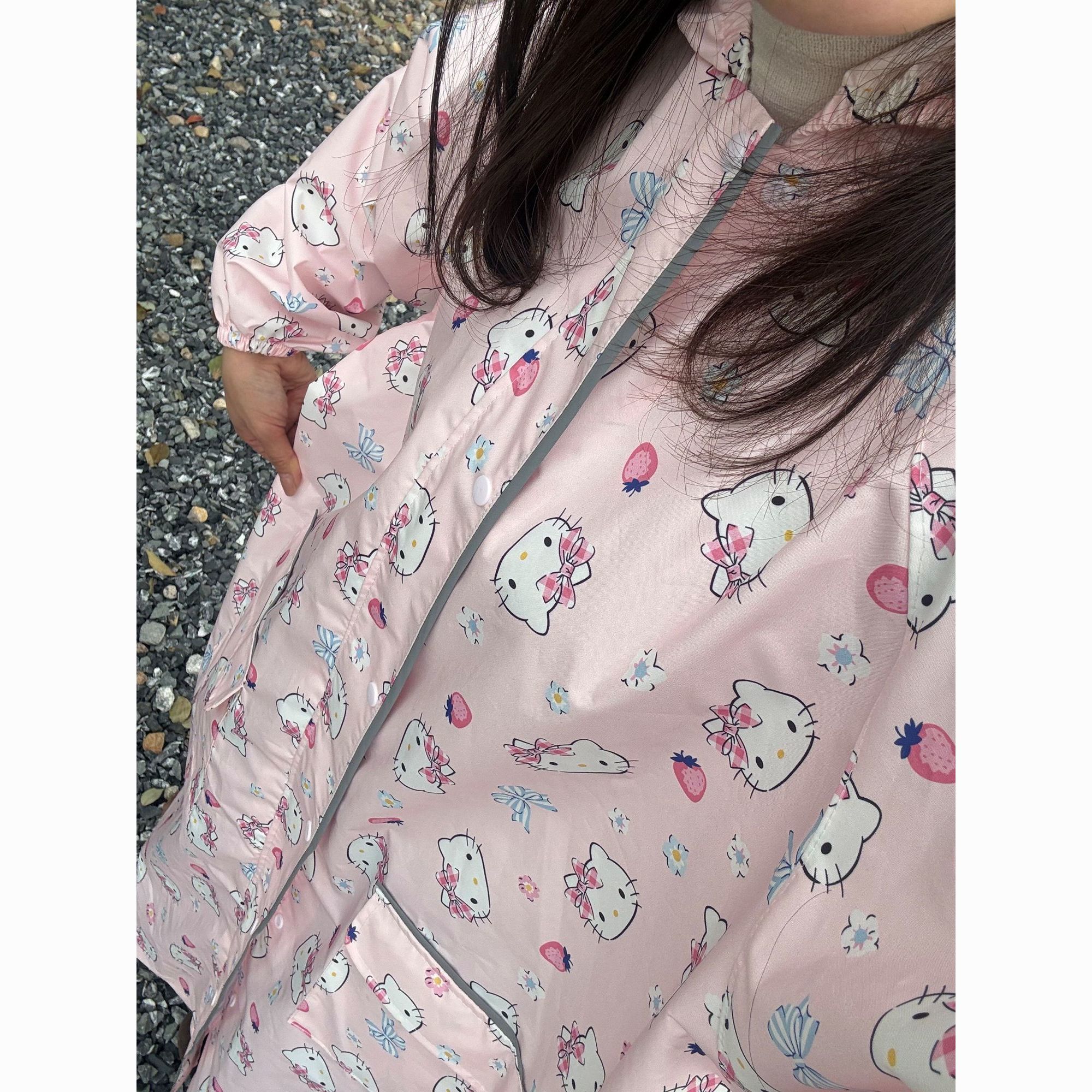 2026新款卡通图案Hello Kitty中大童雨衣可爱防水耐用带书包位