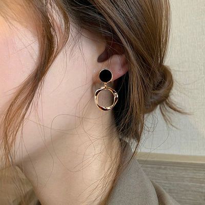 68953/日韩圆圈耳环女气质高级感银针防过敏黑色耳钉港风网红潮设计感