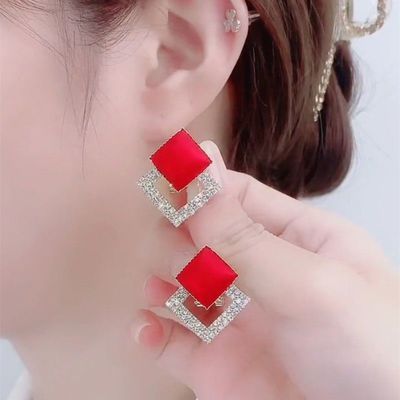 124896/高级感几何方形红色耳环女经典设计感网红爆款显脸瘦气质银针耳饰