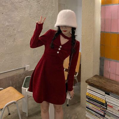 125186/复古红色连衣裙女高级感V领收腰显瘦2021秋冬季小个子桔梗小黑裙