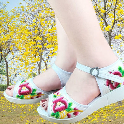 绣花鞋女民族风坡跟厚底露趾搭扣夏季凉鞋老北京松糕底女式学生鞋