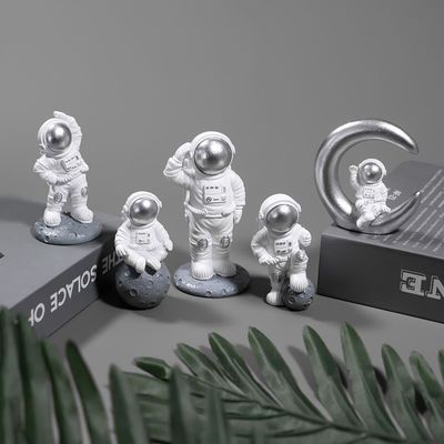 创意宇航员太空人车前台摆件桌面小摆件氛围感车载装饰品生日礼物