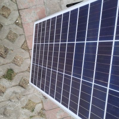 全新0-100瓦70w18v光伏板,70厘米*67厘米,充12伏电瓶,供12v用电器