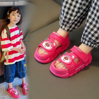 女童凉鞋包头2023夏季新款男孩草莓熊卡通韩版透气儿童沙滩鞋