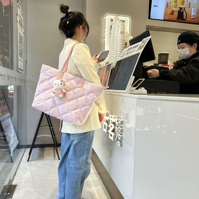 hello Kitty单肩包大容量羽绒轻便托特包菱格2024