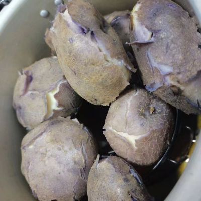 贵州乌洋芋七彩土豆老品种粉嫩糯香农家自种紫色马铃薯现挖现发
