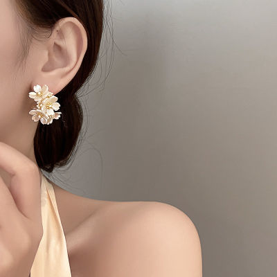 超仙花朵耳圈~轻奢高级感2023年新款耳环珍珠耳饰法式度假风耳钉