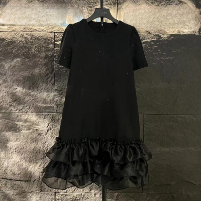 2024夏季新款法式高级感赫本风烫钻遮肉显瘦气质拼接设计感小黑裙