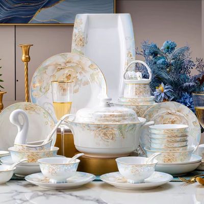 82件陶瓷碗碟套装家用碗筷盘乔迁整套釉下彩餐具套装全套家庭装