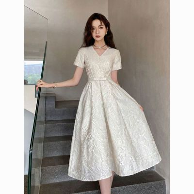 白色法式显瘦修身裙子连衣裙2023夏季新款设计清新小众气质裙
