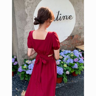 赫本风小心机红色连衣裙女2024夏季新款法式气质显瘦方领订婚