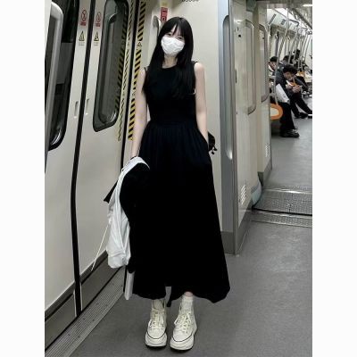 法式赫本风黑色无袖吊带连衣裙女夏季新款高级感长裙修身小黑裙子